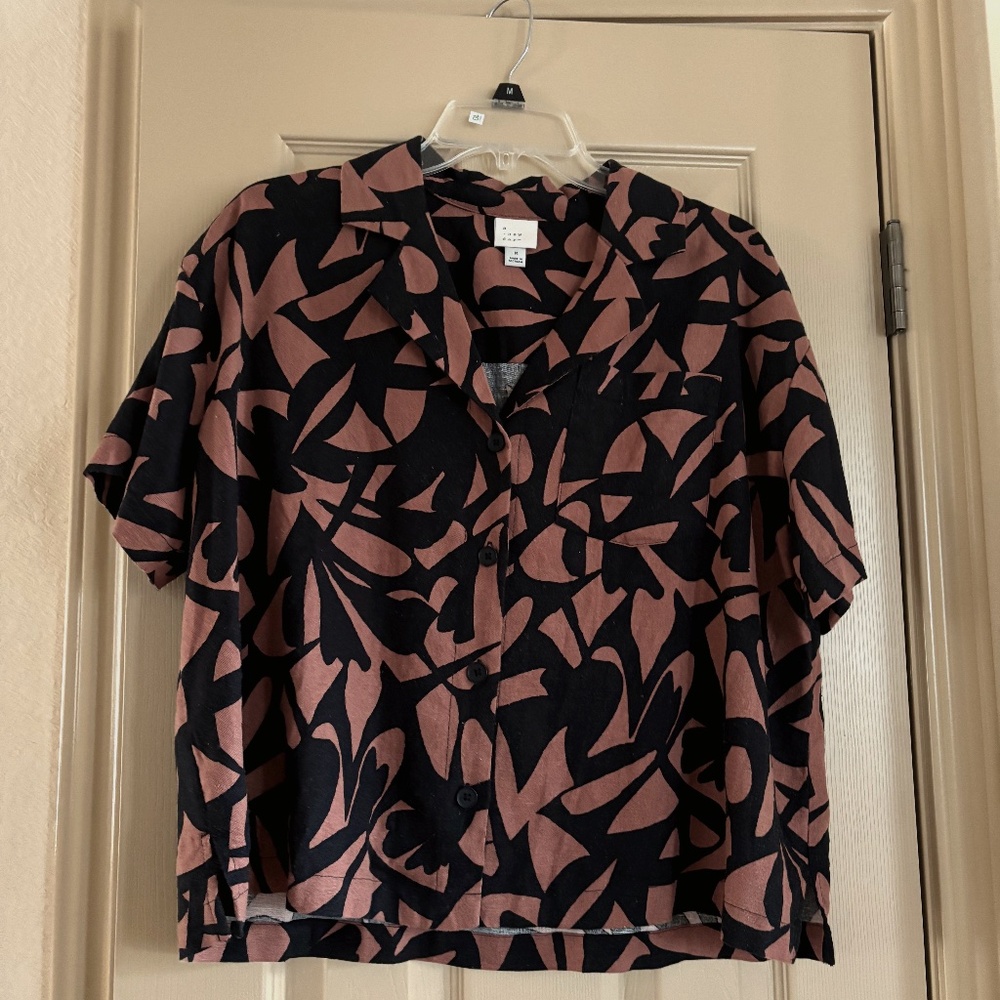 Women's Button Down Short Sleeves Shirt Size M Color Black and Rust